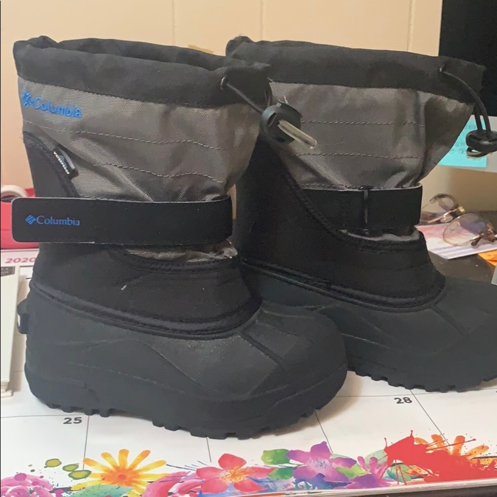 Child size 11 Columbia winter boots